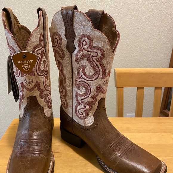 Boot Barn Boots. Size 8. NWT. Never worn. Colors brown, cream, red. - Picture 1 of 5